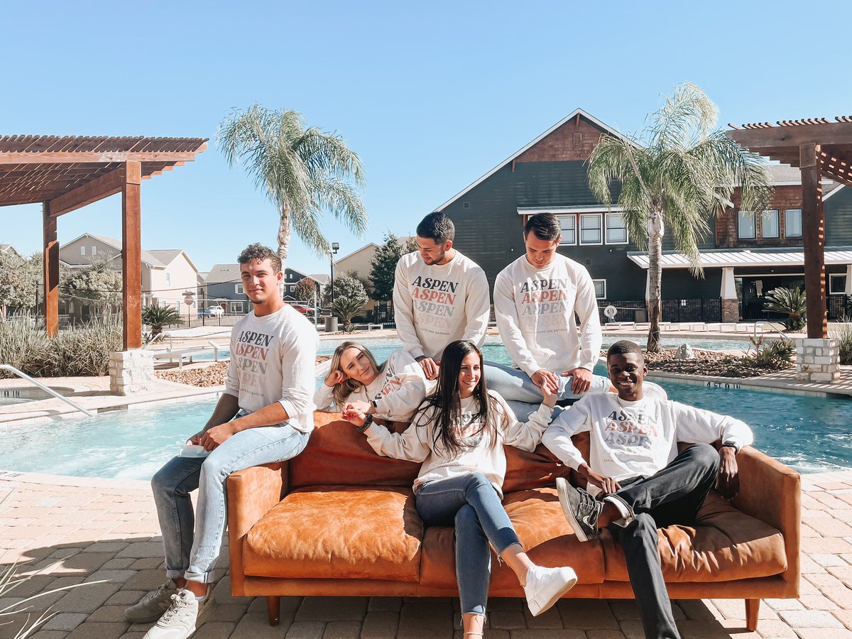 Want something to look forward to in the New Year?😉 How about waived fees and Free Furniture?!🛋 Only when you sign or renew at Aspen! #LiveAtAspen