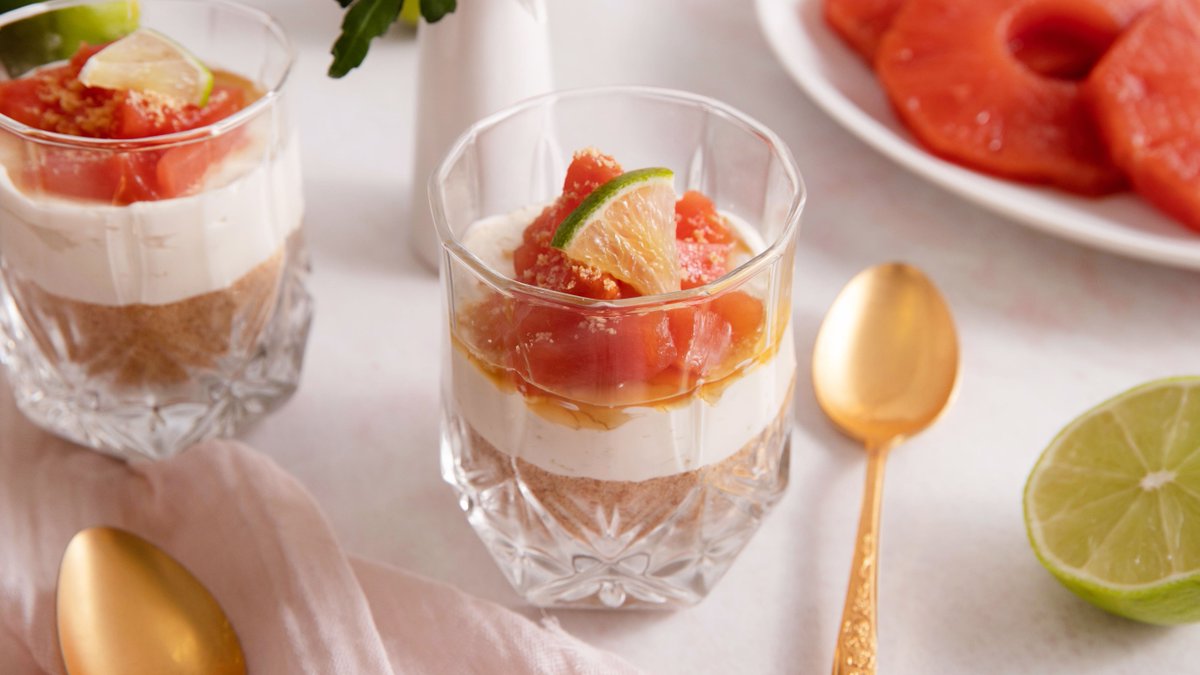 DelMonteFresh's tweet photo. Still craving post holiday sweets but over the holiday baking? Try these No Bake Pinkglowโข Cheesecake Cups @PinkglowPine ๐ Get the full recipe here https://t.co/3Pch5UHrxp #pinkglowpineapple #pinkglow #pinkpineapple #delmontefresh #pineapplelover #nobake #easydessert https://t.co/rnYf4JHXUy