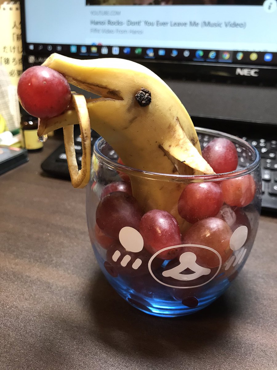 シュークリーム 暇つぶしにドルフィン バナナ作ってみました フルーツ飾り切り 自宅で出来る遊び シュークリーム 暇つぶしにドルフィン バナナ作ってみました フルーツ飾り切り 自宅で出来る遊び