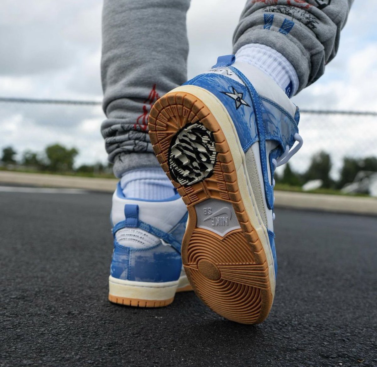 carpet company dunk on feet