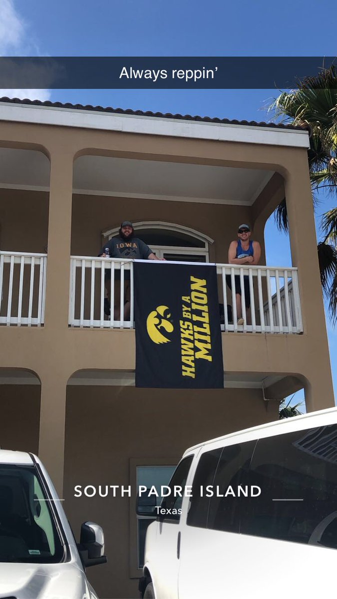 hawkeyes_r_num1's tweet photo. Spending Christmas and my birthday in South Padre. #HawksByAMillion ⁦@WashedUpWalkons⁩ https://t.co/jzbIIxmvor