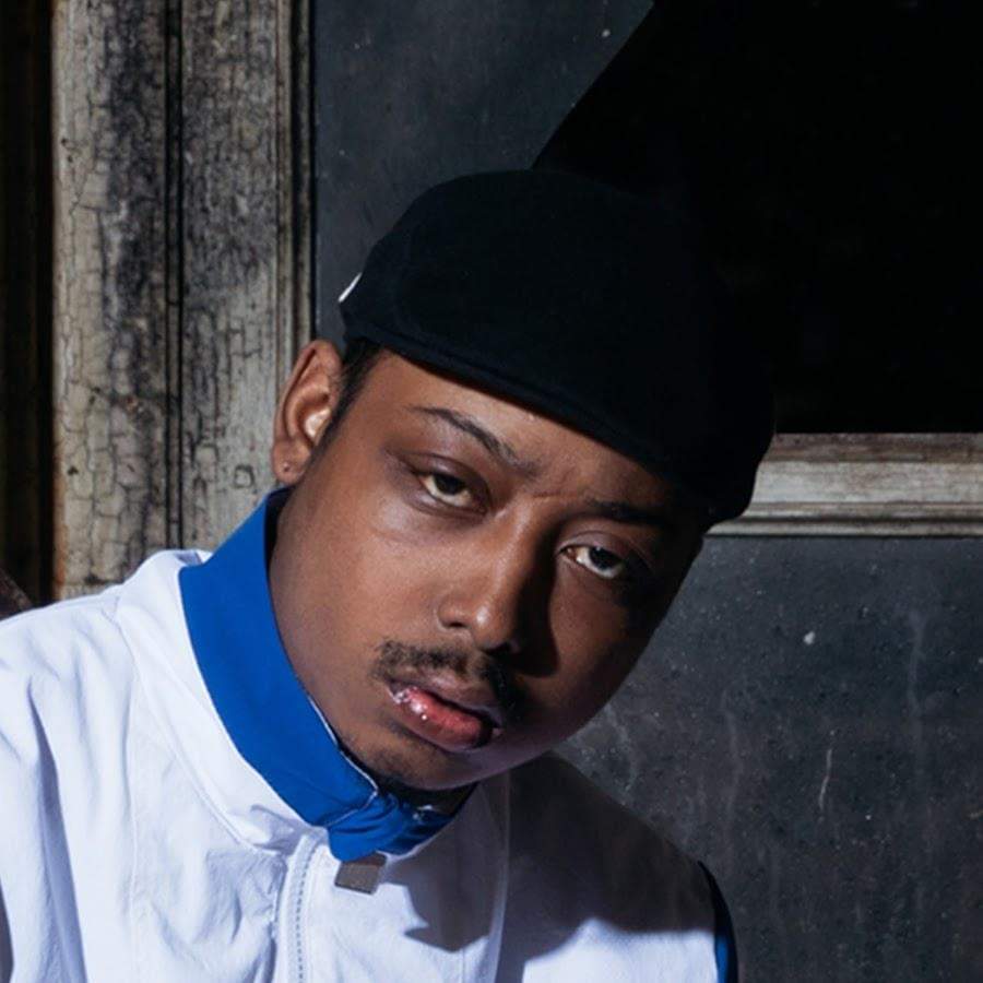 Because collabore avec les labels de Guizmo (Y&W) et Lartiste (Zayn Corporation) ainsi qu’avec des artistes en développement comme Joysad.