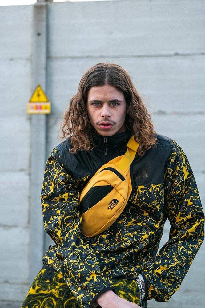 Because collabore avec les labels de Guizmo (Y&W) et Lartiste (Zayn Corporation) ainsi qu’avec des artistes en développement comme Joysad.