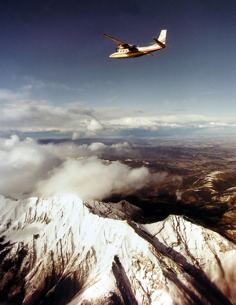 TCAircraft's tweet image. A #TwinCommander 695A flies from Calgory, Alberta, Canada. #commander #high #altitude #flying #aerocommander #calgory #alberta #canada #commander1000 #twinengine #aircraft #mountains #kootenai #banff #national #park #forest #airplane #propeller #props #pilot #pilots