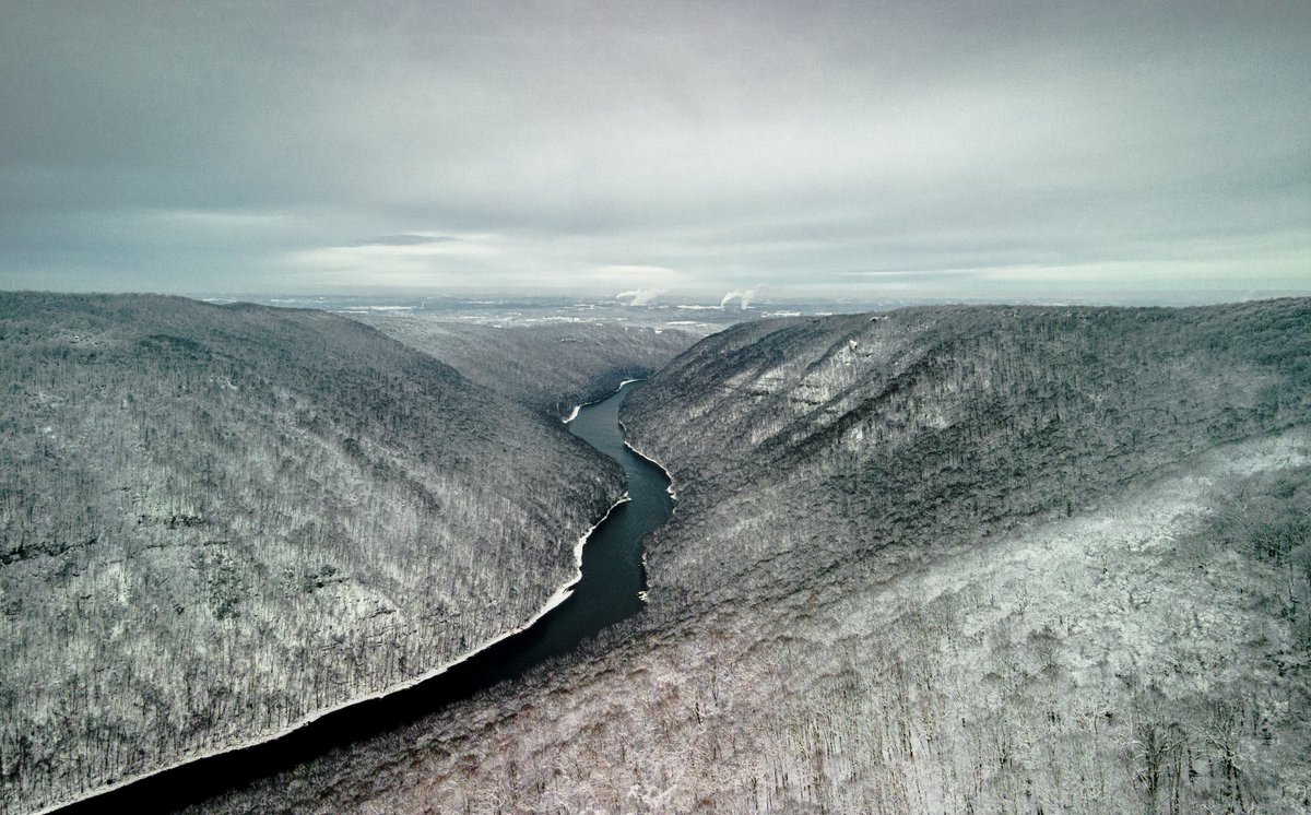 ray_foto's tweet photo. Blanket of snow covering Cheat Canyon #westvirgina #wv #almostheaven #wildandwonderful #wvstateparks #onlyinwestvirginia #wvtourism @WVStateParks #mountains @WVtourism #coopersrockstateforest #cheatlakewv #cheatlake #chasingshots #earthscope #justgoshoot #wanderlust #shotoftheday https://t.co/gLpNSJyj32