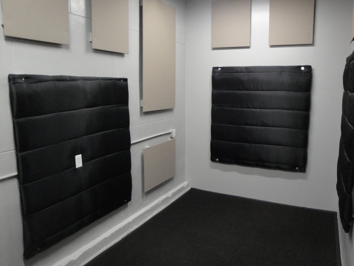 Public
Studio 101 NOLA has a 24 hr lockout band rehearsal room available now! Power, wi-fi, central A/C, acoustic panel, sound proof double walls, covered loading dock, off street parking, the only 50 cent pool table in town all included! Call DJ Boudreaux at 504-237-5404.