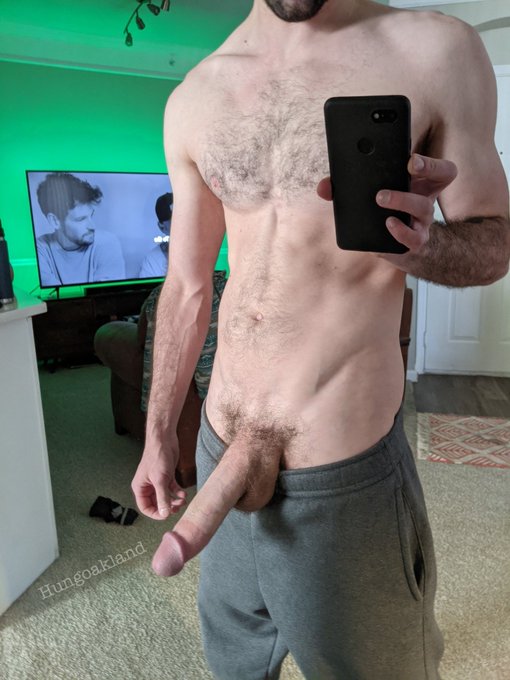 Sweatpants bulge season 😀🍆 https://t.co/JK6lWM6eOi