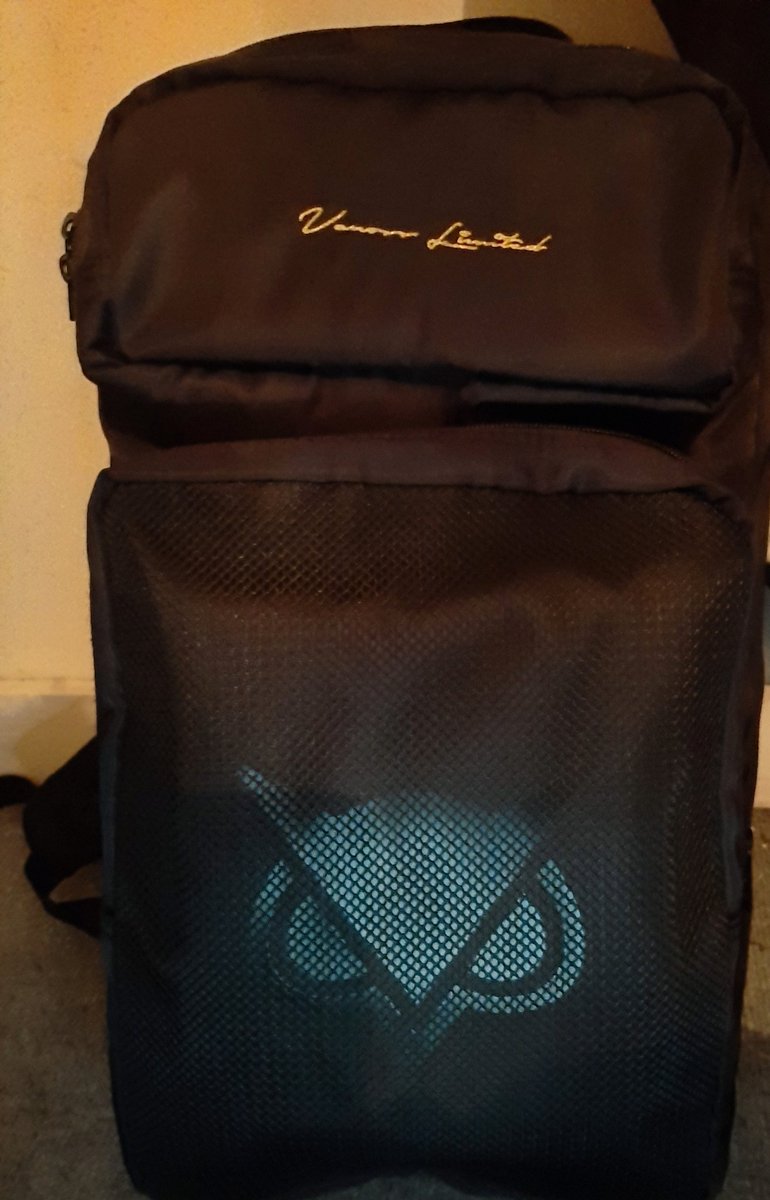 errorpanda's tweet photo. Got the Vanoss mystery box for Christmas! So much cool merch in here! ๐ฆ Awesome box this year @3BLACKDOT @VanossGaming
#Vanoss #3blackdot #MysteryBox https://t.co/XELWgmHcb2