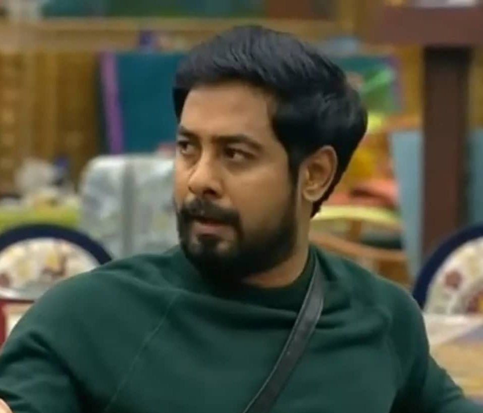 FaAhemed's tweet photo. #Ramya #Aari #AariArjunan #AariArmy #Ramyapandian #Ramyapandian #sanamsetty #BalajiMurugaDass #BiggBoss4Tamil @vijaytelevison

 who will be the winner of #BB4Tamil 

🔃 for -  #AariArjunan

❤️ for - #Ramyapandian https://t.co/BfJHSCrwEV