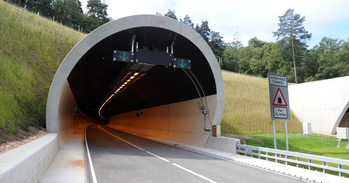 “Ok then, when does an underbridge become a looong tunnel?” I hear you shout. For roads, easy; the DMRB defines a tunnel as anything having a soffit (ceiling) longer than 150m. It’s an important distinction as tunnels require fire prevention, CCTV, monitoring, emergency plans etc