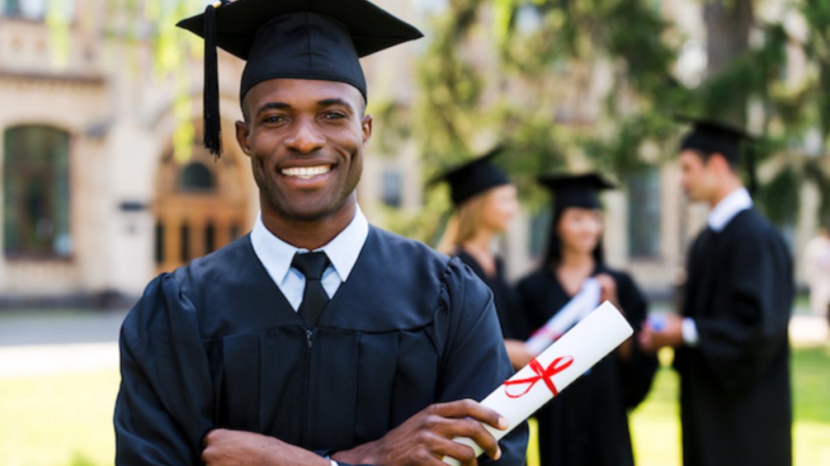 UniversitiesUs's tweet photo. 🔜👨‍🎓 What are the Pros and Cons of graduating early? 

🎓👉 https://t.co/NtTKYKkT7f 👈

#earlygraduate #graduateearly #collegegraduation #collegedegree #bachelorsdegree #undergraduatestudy https://t.co/6lteaVV0TG
