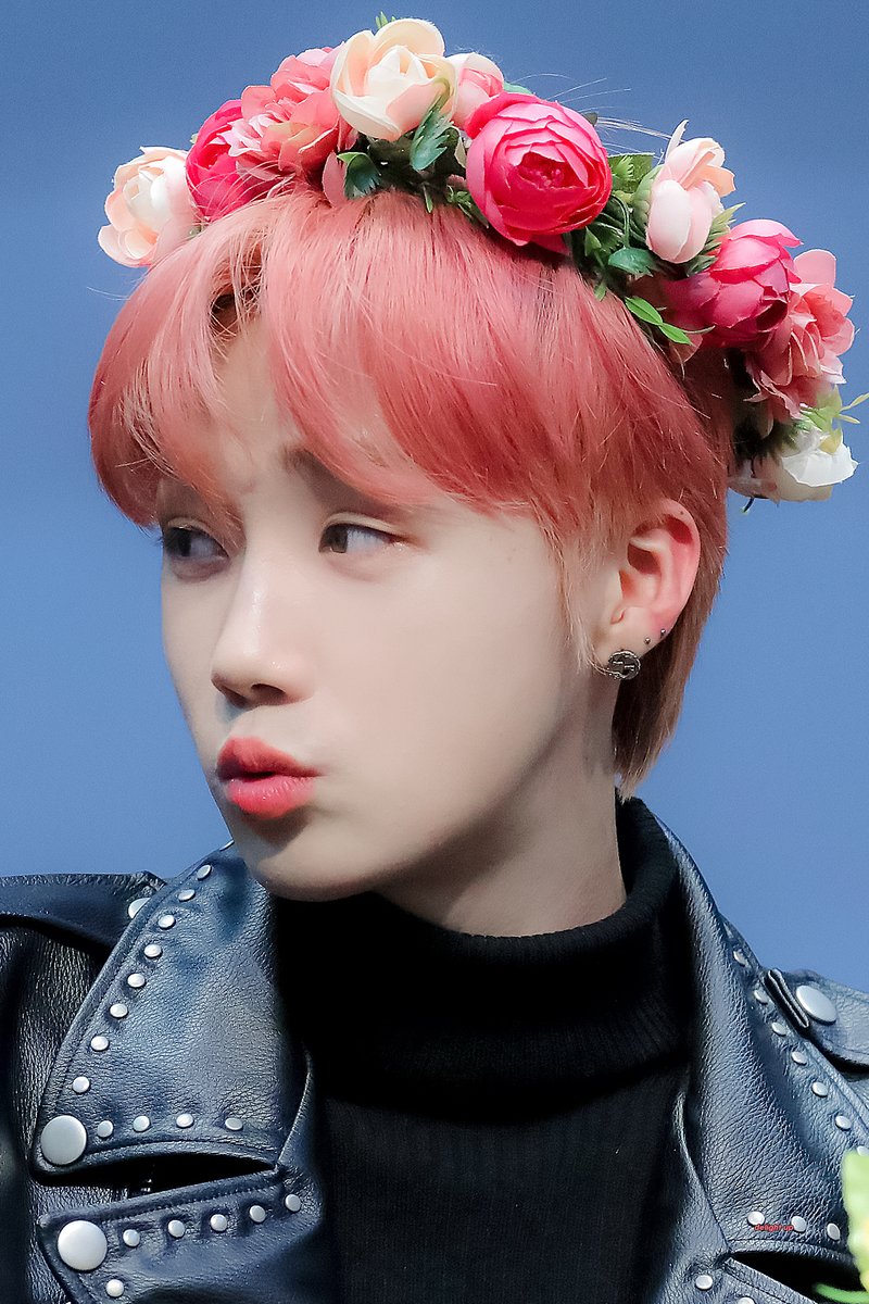delightup_new's tweet photo. 181229 🌺
#THEBOYZ #더보이즈 #NEW #최찬희 #새로움 #뉴 https://t.co/QdTvEY2l5A