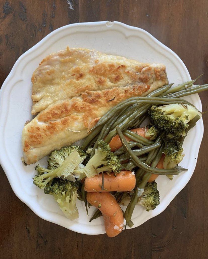 1/2 of every meal should be vegetables, 1/4 protein and 1/4 carbs. Feel free to skip the carbs any time. 17/n