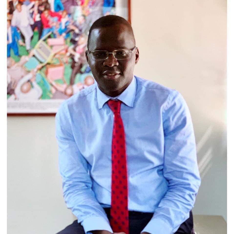 tuffbofficial's tweet image. A good head and a good heart are always a formidable combination.
But when you add to that a literate, uncompromised, selfless tougue that directly and authoritatively speaks to power 
You have something special, MR. NICHOLAS OPIO. #FreeNicholasOpio