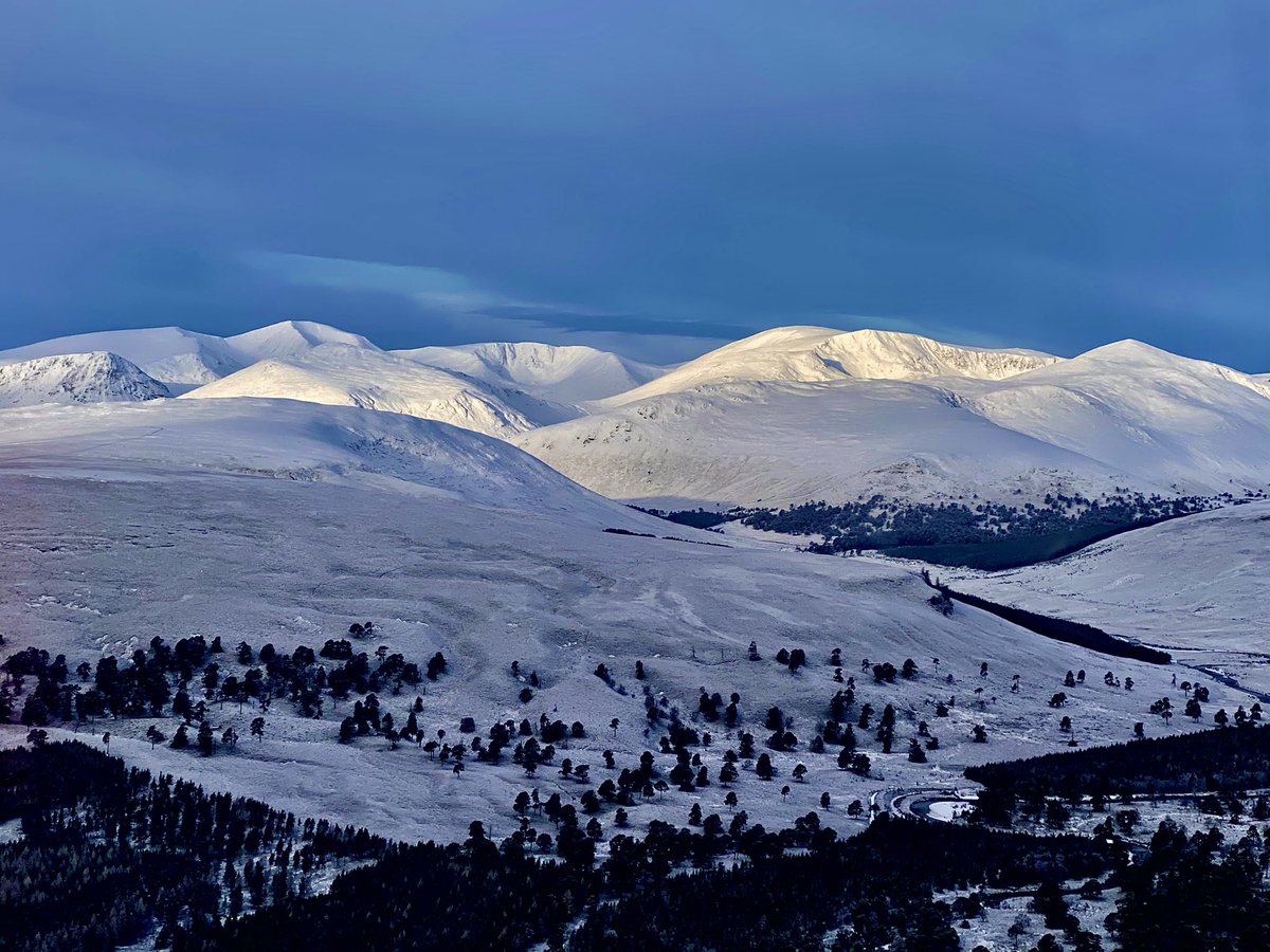 Para_Ewan's tweet photo. Scotland showing her true beauty today @ScotAirAmb @Scotambservice #HM79 #Snow https://t.co/3q96qPSiww