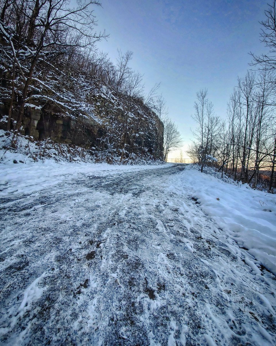 CLIMBHamilton's tweet image. Four days to go. The new year, like the top of the Chedoke Radial Trail is just around the corner. One climb a day takes the summit #EverestInHamont challenge away!

Get out and climb!
climbhamilton.com