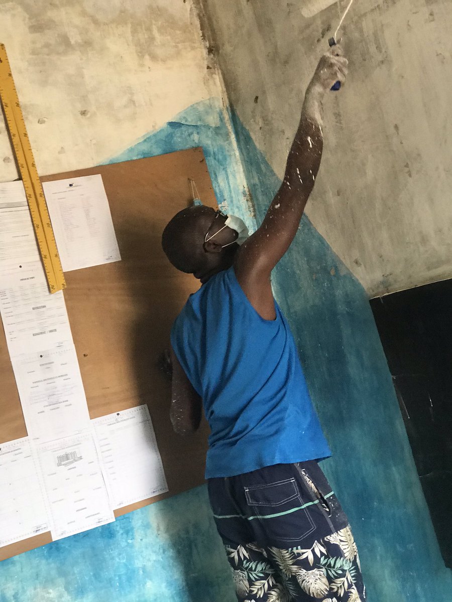 AfrikJpe's tweet photo. Des volontaires pour la rénovation de l’école maternelle de Kamatane 
#DécouverteSolidaire https://t.co/err3jIhcBZ