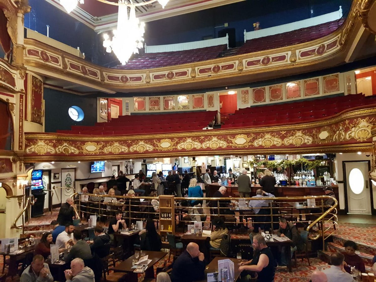 AndrewExeter's tweet image. 2020 👉 the year Theatre&apos;s #retrained as Wetherspoons