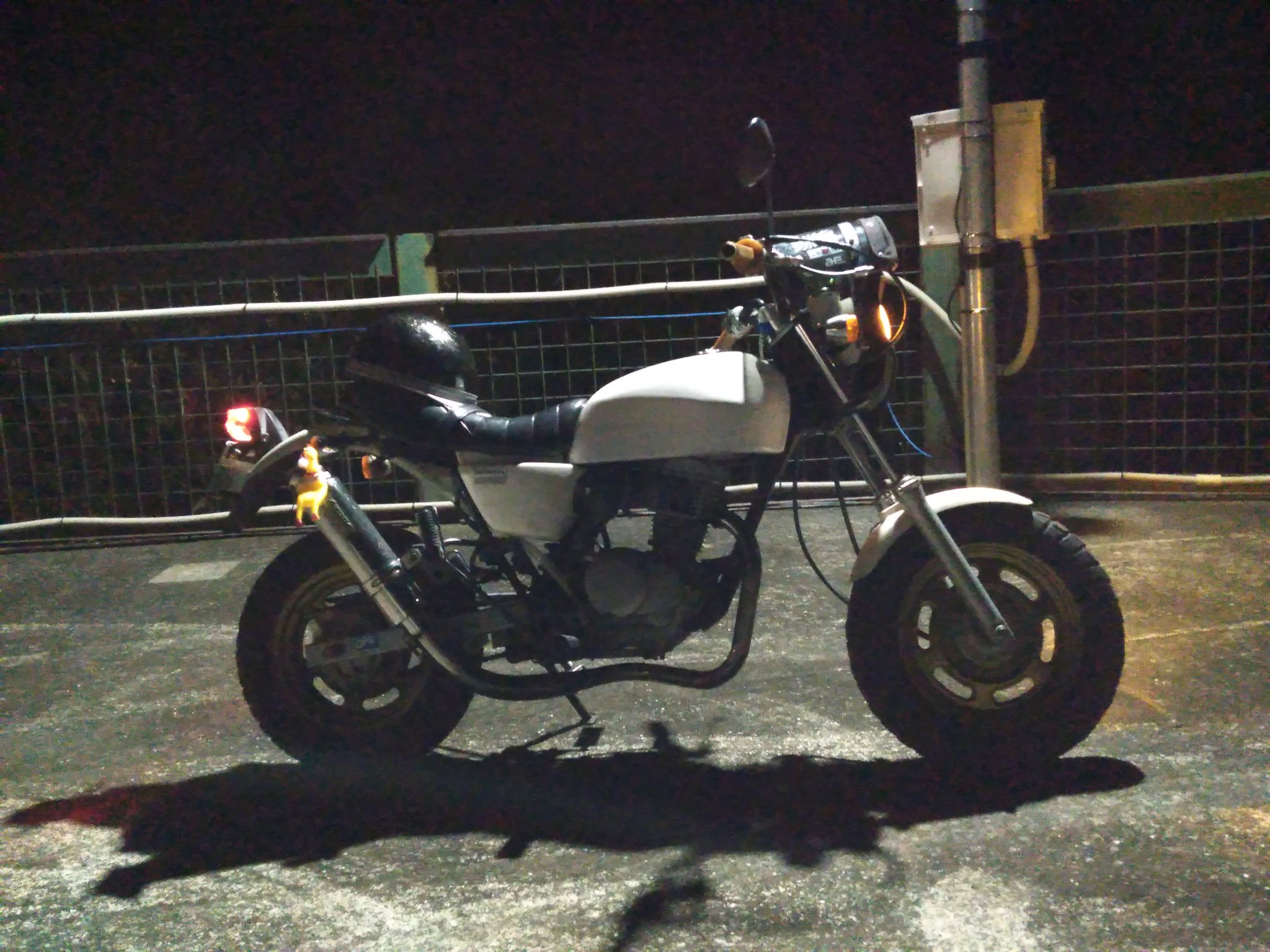 超美品エイプ3段シート　三段シート　カスタム　族車　ヤンチャ仕様 エイプ3段シート 三段シート カスタム 族車 ヤンチャ仕様 チャンプ