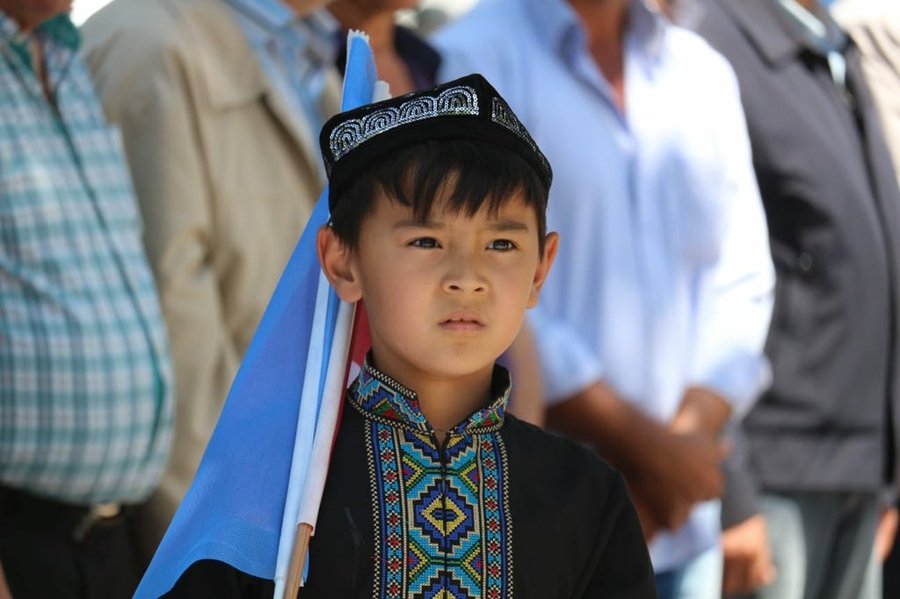 Elimiz ve gücümüz Doğu Türkistan'daki zulmü durdurmaya yetmiyorsa hiç değilse kendi vatanları sayılan bu topraklardaki kardeşlerimizden bir tanesini bile Çin'e iade etmemeliyiz. Bunun ne dünyada ne ahirette vebalini ödeyemeyiz...
#UygurlarİadeEdilemez