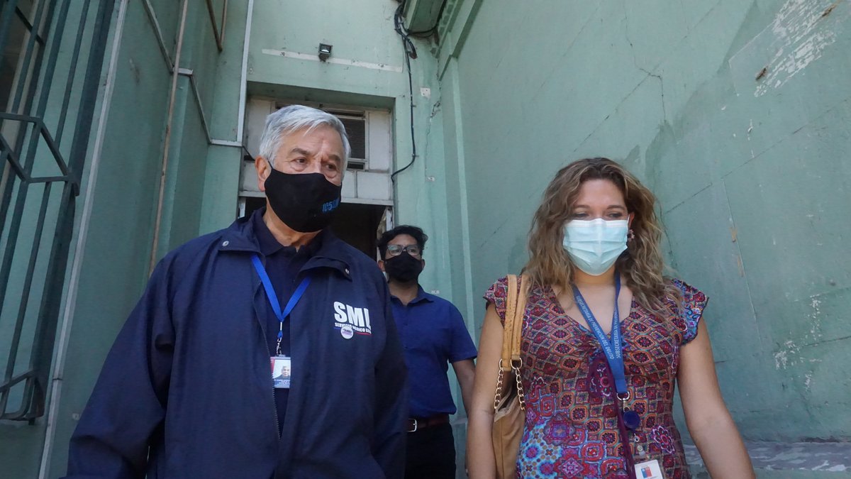 SmlChile's tweet photo. Director Nacional SML, Dr. Gabriel Zamora, se reúne con representantes Programa de @apoyovictimas de la @SubPrevDelito en sede de Av. La Paz, para definición de protocolo conjunto para contención y ayuda a víctimas en casos de delitos violentos. https://t.co/3BT4UuCRd9
