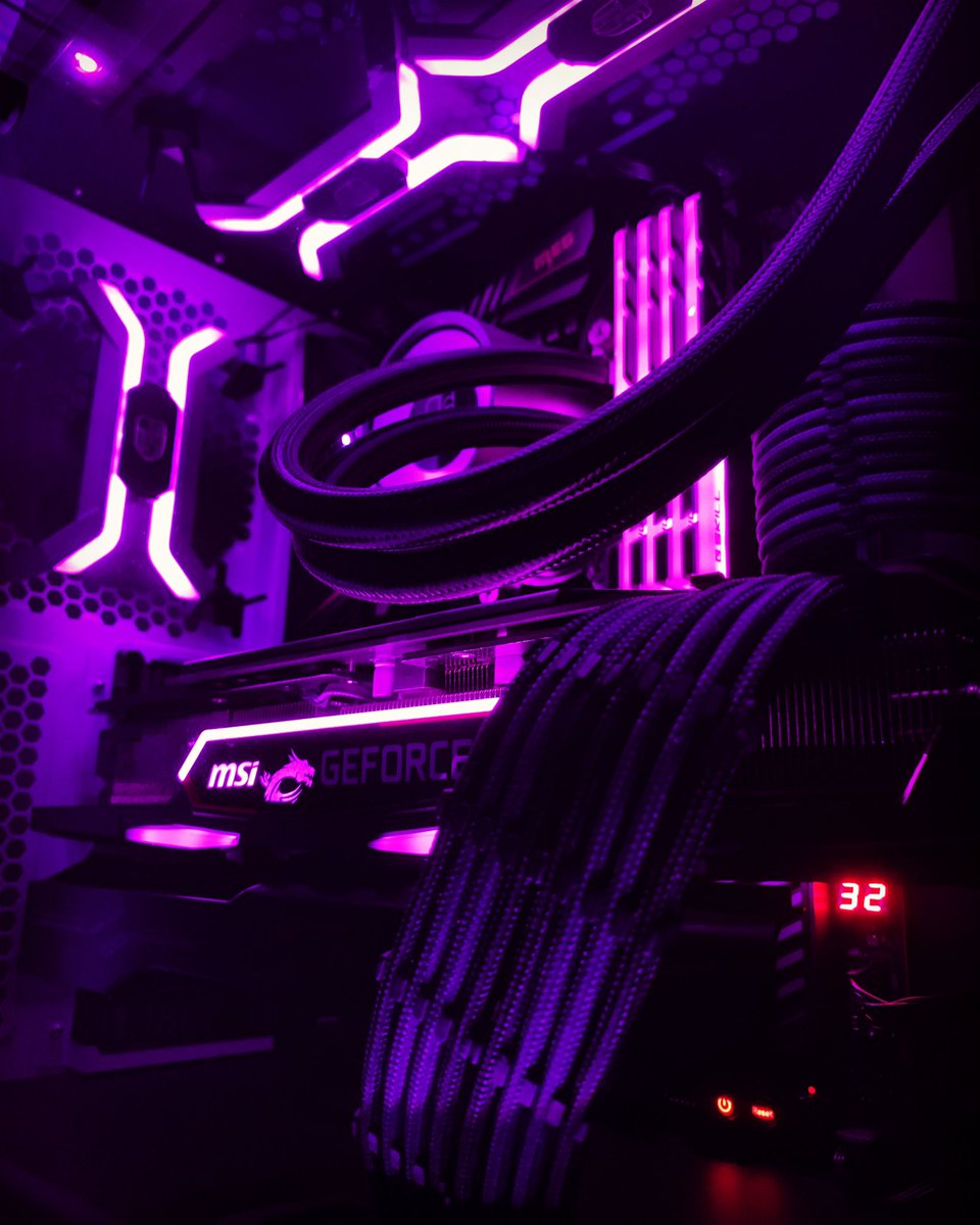 Ofti77's tweet photo. I love to try out new color combinations😊 What do you think about this one?

#rgb #rgblights #pc #purple #monday #fyp #nice #pcmodding #gaming #cablemanagement #clean #cleanpc #cleansetup #mofti_77 https://t.co/WvValDobIP