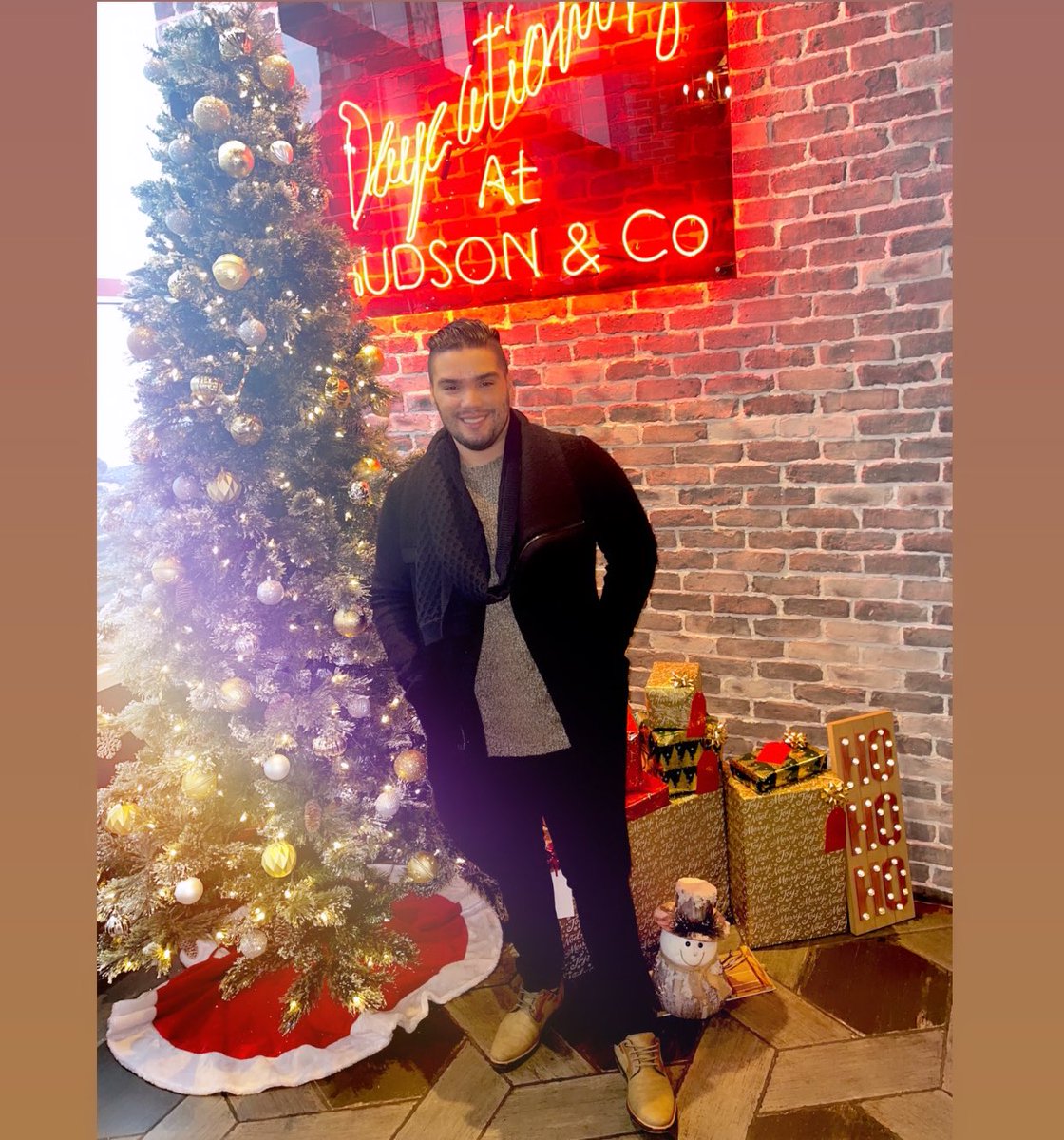 Bryan_Brea's tweet photo. 2021 is 3 Days Away ✨ What Was An Unexpected Joy This Year ? 😱 For Me: Video Calls 🤍 It Allowed Me To Continue Connecting Personally &amp; Professionally. 
.
.
Swipe To See a Cute Pic ✨#BFF 
.
.
.
.
.
.
.  @ Jersey City Waterfront https://t.co/swqgdmdmbw