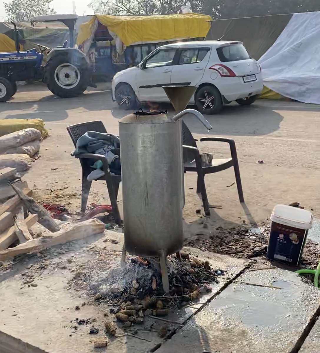 3)  #FarmersProtestHijacked It didn’t like a  #Farmers protest at all. The camp setup near  #Murthal was setup in a very organised way. Hot water Hamam for bathing,fire wood stock all neatly stacked up like in a cantonment area or a forward military unit. With plenty of water supply