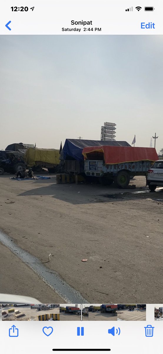 4)  #FarmersProtestHijacked The organised tents to keep out cold neatly parked with kitchen and enough food supplies, non stop warm food. How can  #Farmers organise such logistics unless some military like planning g support is there. It looked organised military camp with supplies