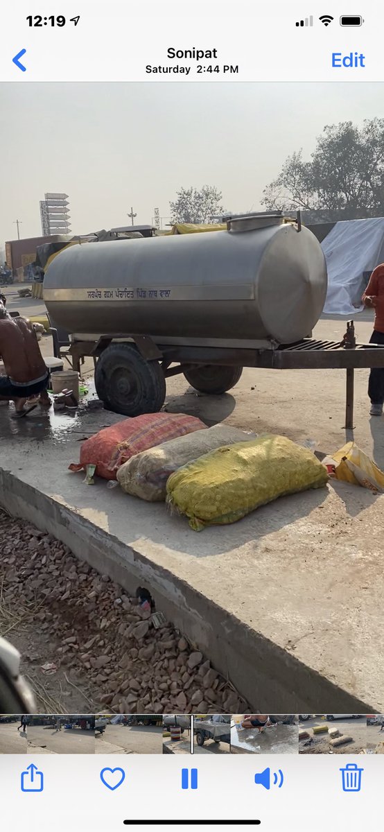 4)  #FarmersProtestHijacked The organised tents to keep out cold neatly parked with kitchen and enough food supplies, non stop warm food. How can  #Farmers organise such logistics unless some military like planning g support is there. It looked organised military camp with supplies