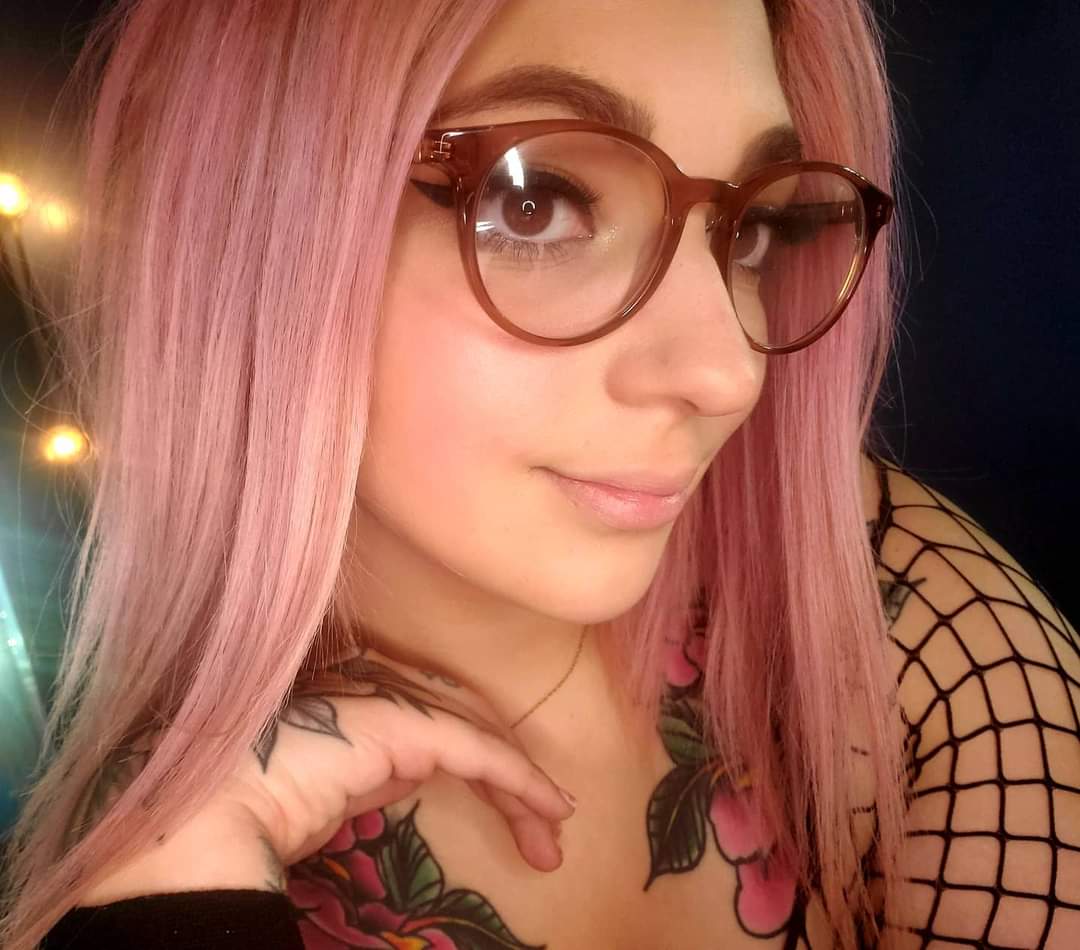 TW Pornstars - Pinky Peep. Twitter. Did my makeup 🤤 #gothic #goth #