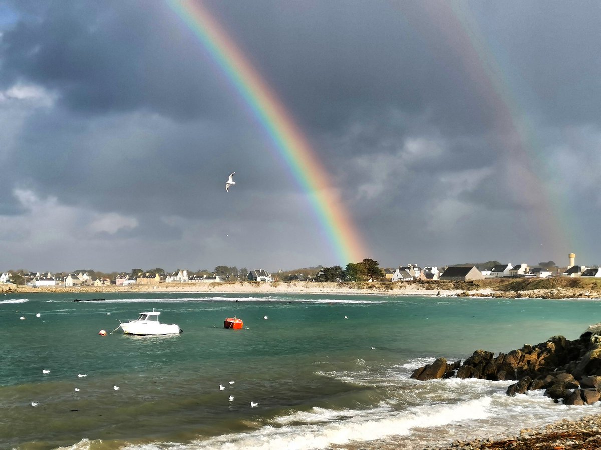 breizh29pi's tweet photo. #TempeteBella génÚre ce magnifique arc en ciel sur #pospoder #windstorm #WeatherWatchers #toutcommenceenFinistere https://t.co/JmoGG02dxO