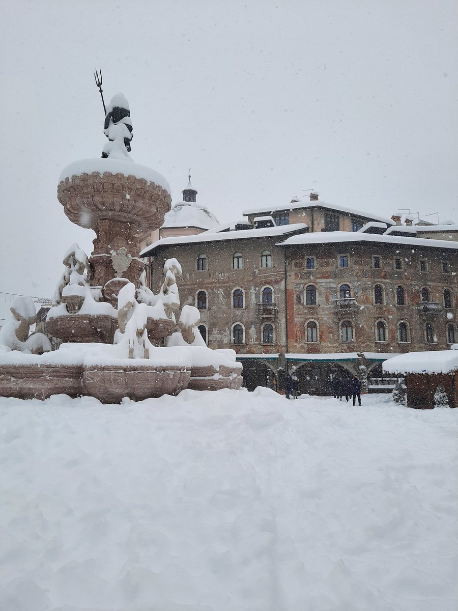 #neve #trento #spettacolo #piazzaduomo