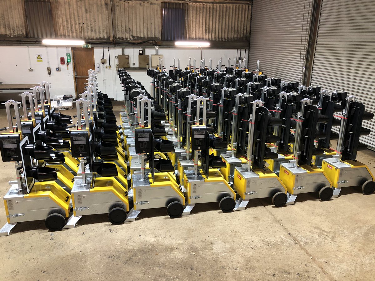 HighwayAssuran1's tweet photo. Today Highway Assurance have taken delivery of 52 Nissen Traffic lights and Pedestrians Lights with further investment in our future , giving us further capability to provide a quality service to our clients . 
 #trafficmanagement #roadsafety #trafficsignals #highwayassurance https://t.co/6YLDPuvfkQ
