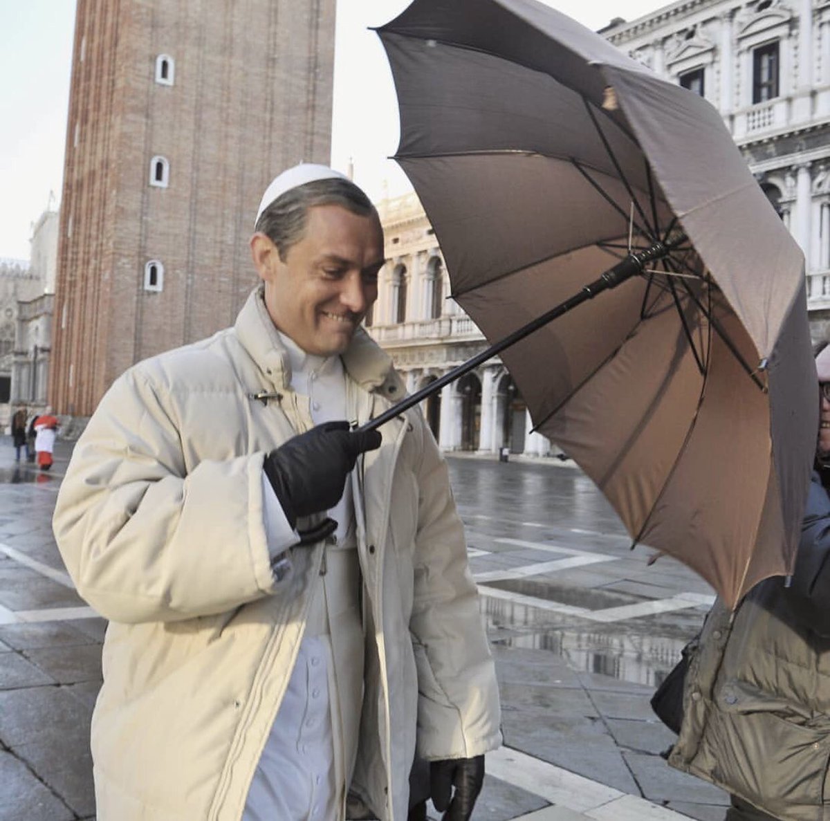 เขาว่าวันเกิดเมนคือวันที่จะอวยพรไม่ออก 
#HappyBirthdayJudeLaw