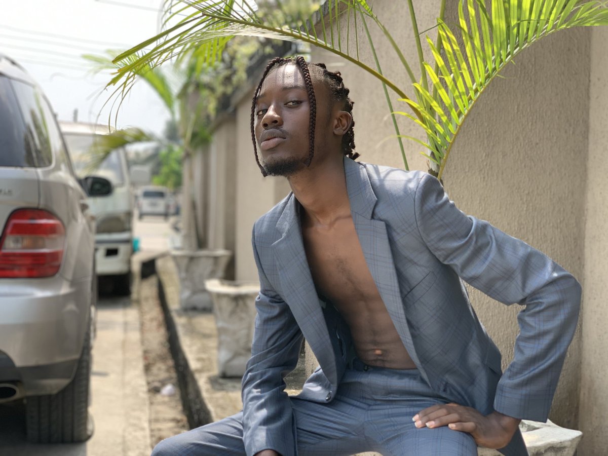 __esere__'s tweet image. Box braids on suit! #African #africanbraids #africanboy #AfroNation #afrohair #fashion #fashionnova #modeling #modellife