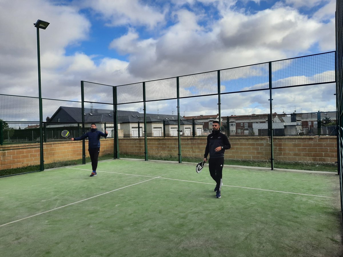 UDACabrerizos's tweet photo. A falta de fútbol, los nuestros no descansan... TORNEO DE PADEL NAVIDEÑO DE CABRERIZOS. Los udaquines andan a tope🎾
#ForzaUDAC💙 https://t.co/IZv5UHhZss