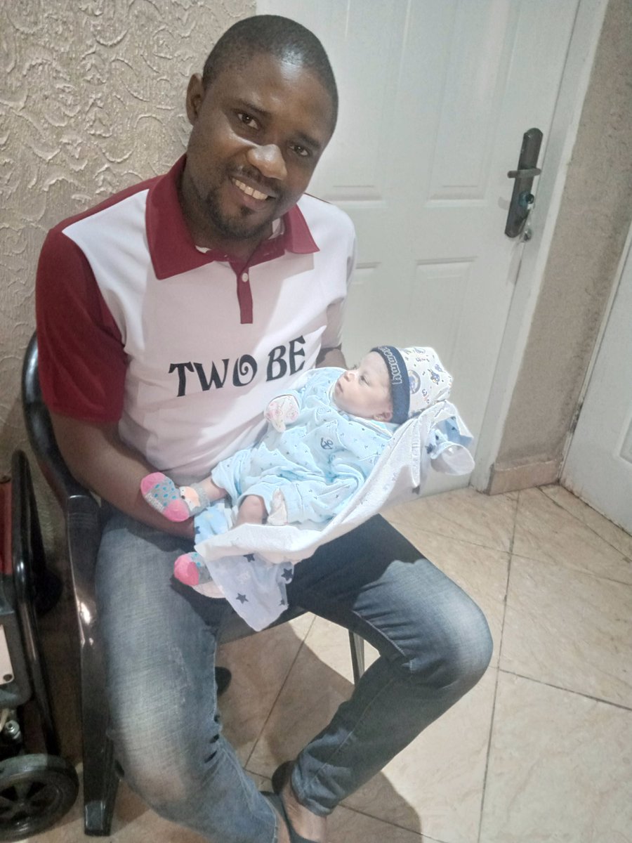 emmanuel_atser's tweet photo. Mummy Ella's School Dad and his newly wedded wife paid us a visit today.
I wish had a school mum during my school days because right now I have a carry over.
Nice seeing you Mr. and Mrs John Mvendaga
We are grateful.
#StayStrongKidd
#UndefeatedErica https://t.co/edlg2biHqm