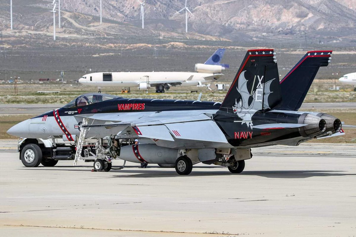 F/A-18E #SuperHornet (166957/XE111) ' Triple Sticks '.
#AirTest and #Evaluation Squadron Nine
(AIRTEVRON 9) ( VX-9 ) 🇺🇸
#Mojave Air and Space Port California.