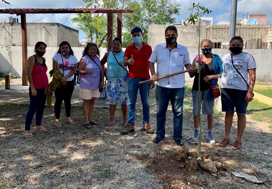 5toPoderqroo's tweet photo. CONTINUAMOS SIN DESCANSO REFORESTANDO PARA DEJAR “HUELLAS DE VIDA”: LENIN AMARO
SIGUE LEYENDO 👇
https://t.co/sZ5vHRXLvV
@leninamaro #CCERM #Medioambiente #Vecinos #Equipo https://t.co/SBrlbzyKCV
