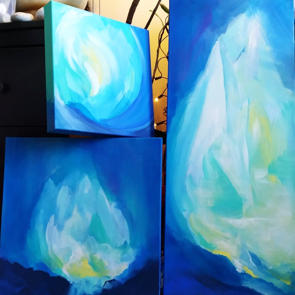 IllusionVal's tweet photo. I'm not sure that I will finish the "Island" set of paintings before the New Year,
but I'm not really in a hurry...
All in good time!
#abstractart  #abstractpainting #blue #blueabstract #Island  #val_illusion_art #chicagoart #chicagoartist #newart https://t.co/Ug9y5DhJYM