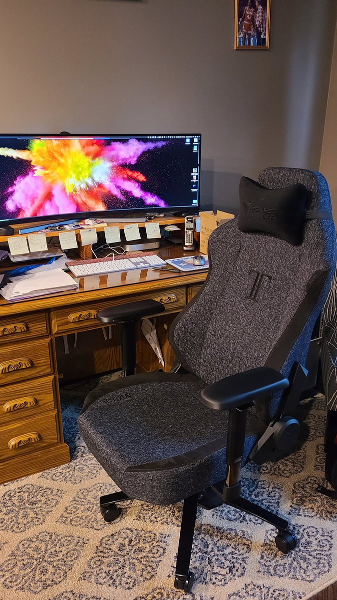 disenhower's tweet photo. New #Secretlab chair for work replacing my 20-yr-old office chair. https://t.co/MjNkX7QMvk
