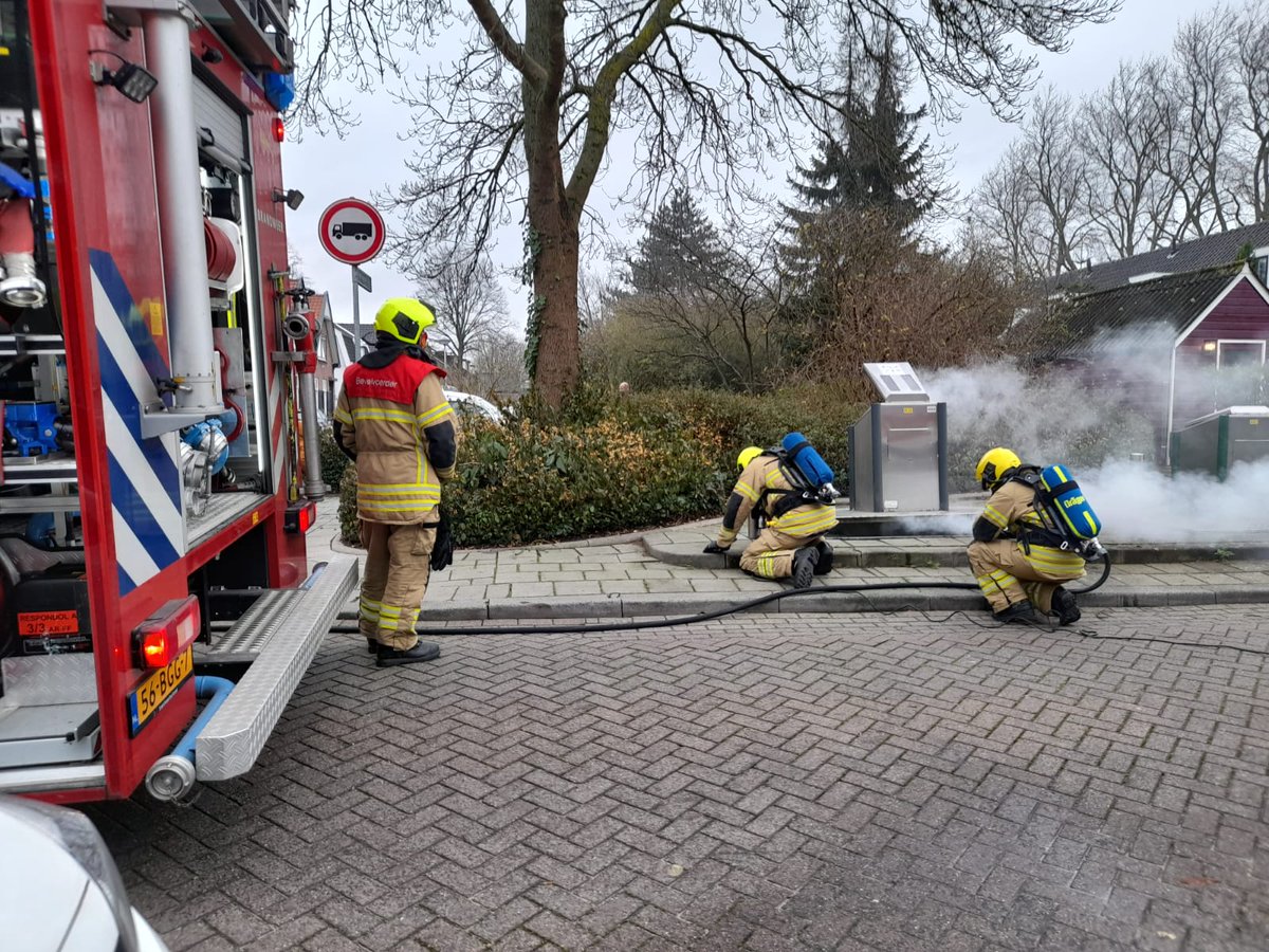 VonkMarien's tweet photo. In de afgelopen 24 uur vier keer met de ploeg eropuit geweest. Samen met de collega's alle incidenten weer afgehandeld. Foto's: @IncidentenHIA
#containerbrand
#buitenbrand
#gaslekkage https://t.co/oqSajsu6q1