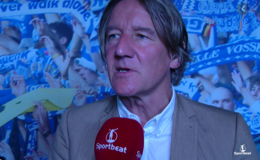 Patrick Janssens Director Ejecutivo describió a la academia como una 'universidad para el fútbol' además comentó que los jugadores viven en una pensión o con familias anfitrionas y que la disciplina puede ser feroz."Cualquiera que falle en el aula no puede salir al campo"