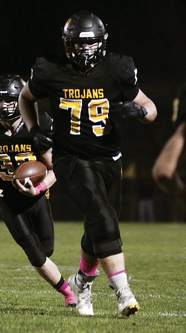 RossThedeTR's tweet image. The T-R's All-Area Football Team was led by a 3-headed monster, as @cwillic20 @luke_pinnick and @BraydenEvertsen shared Player of the Year honors. #iahsfb

Here's their stories: 
Williams: timesrepublican.com/sports/local-s…
Pinnick: timesrepublican.com/sports/local-s…
Evertsen: timesrepublican.com/sports/local-s…