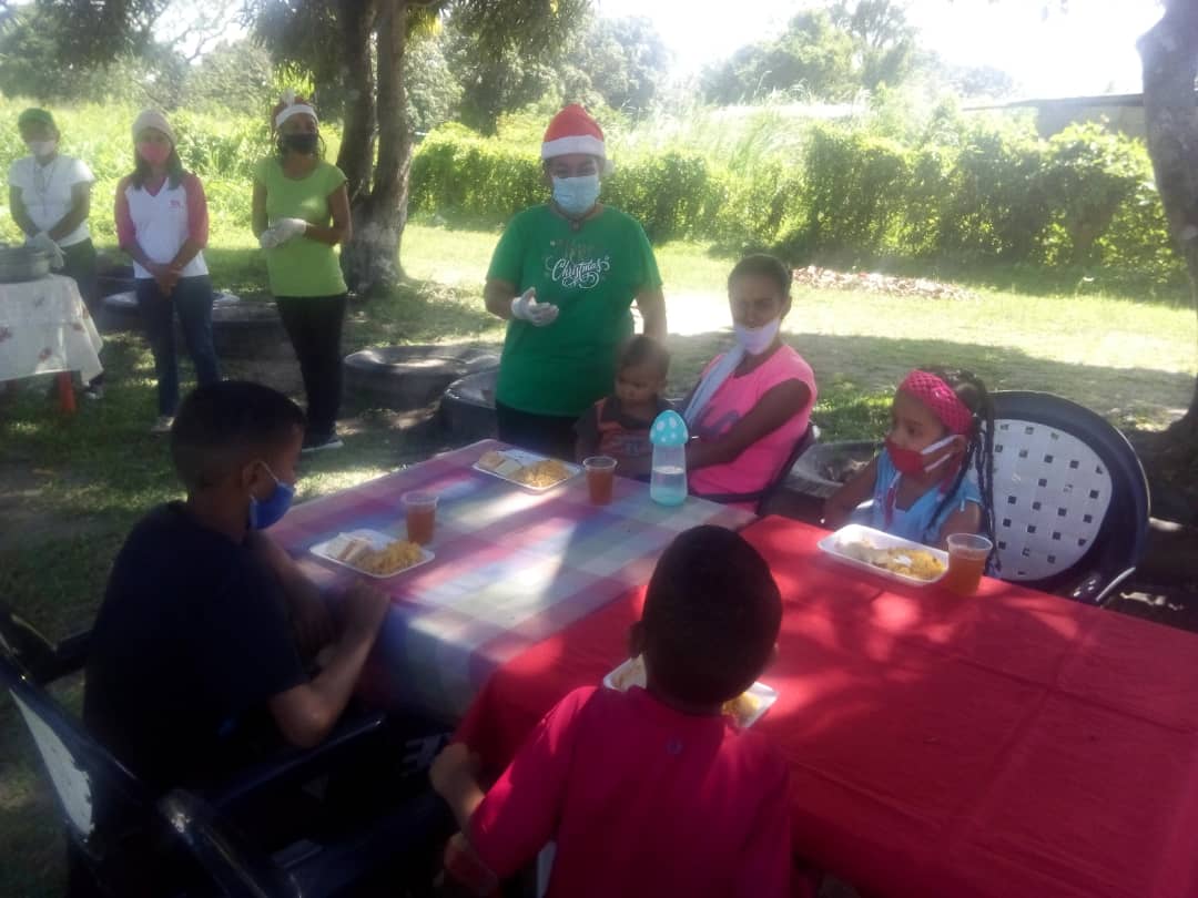 Humanitario_PCD's tweet photo. La actividad se llevó a cabo para atender a niños de dicha comunidad, los cuales fueron atendidos por grupos, respetando las normas de distanciamiento y para evitar las aglomeraciones riesgosas.

Agradecemos a todas las personas que colaboran para seguir brindando solidaridad.✨ https://t.co/ImZTdIPxe3
