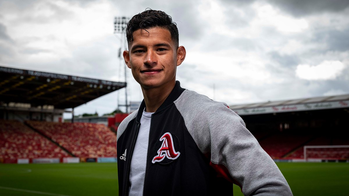 Esperemos que Ronald pueda reencontrarse con su mejor versión de sí, y poder demostrar que puede estar a la altura de grandes citas como ya en el pasado se le ha visto, por un mal año para el lateral vendrá uno mejor.¡Los mejores deseos para "Ronnie"  @RonaldH_22!