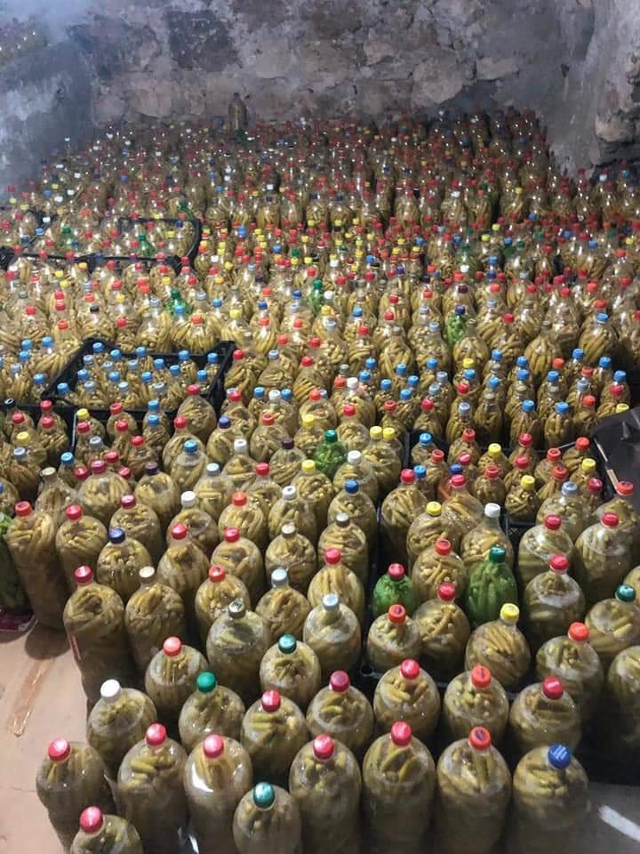 benniyevarim's tweet photo. Psikoloğum: Turşu şişeleri askeri darbe yapamaz
Turşu şişeleri: https://t.co/DEneiOhQFX