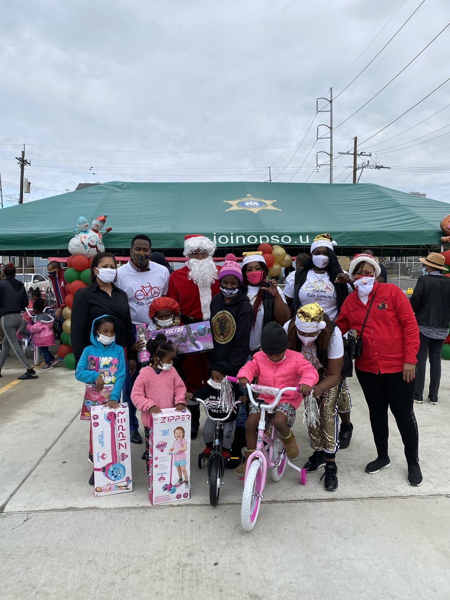 RobMcKnight0017's tweet photo. The last 5 years, I’ve dedicated #Christmas weekend as #McKnightHolidayCheer to giving back! Even with COVID, I decided it was even MORE important we celebrate our youth and their accomplishments.  We were beyond blessed to give away more than 150 brand new bikes and scooters! https://t.co/BEYVLKp47K