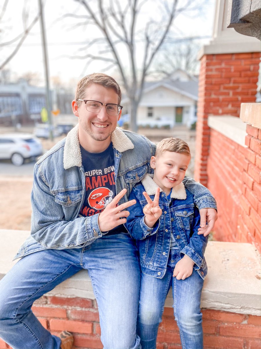 Gbaby106's tweet photo. Jean jacket boys https://t.co/PE5raxJNwJ